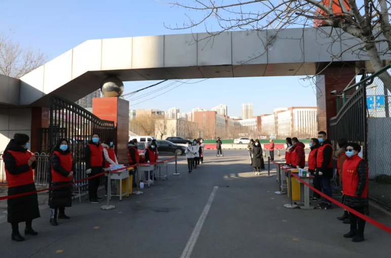 我校开展复课开学新冠疫情防控应急演练(图1)