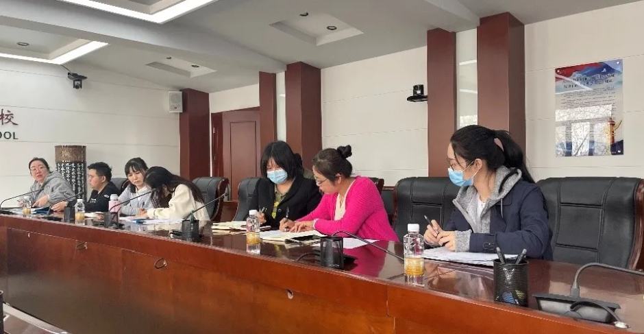 新老教师传帮带 薪火相传共成长--我校召开新聘教师三阶段培养启动会(图3)