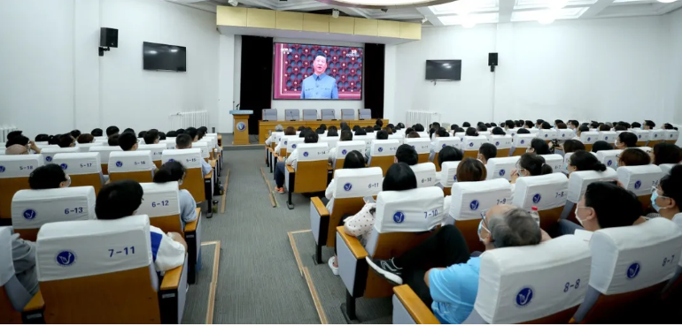 建党百年奋进路，昂首阔步新征程——我校组织观看庆祝中国共产党成立100周年大会现场直播(图1)