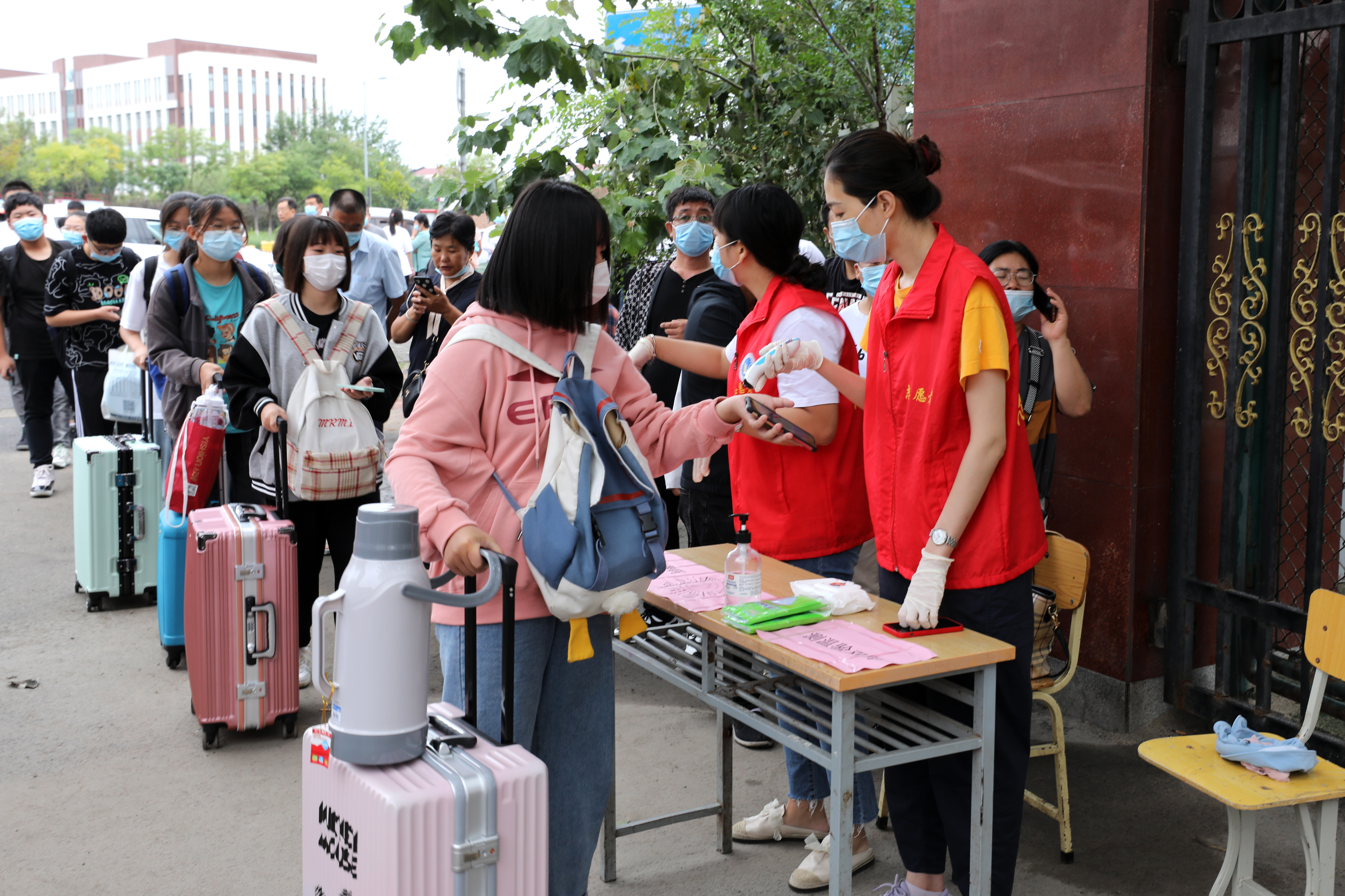 乘风破浪 梦想起航——我校喜迎2021级新生入学报到(图3)