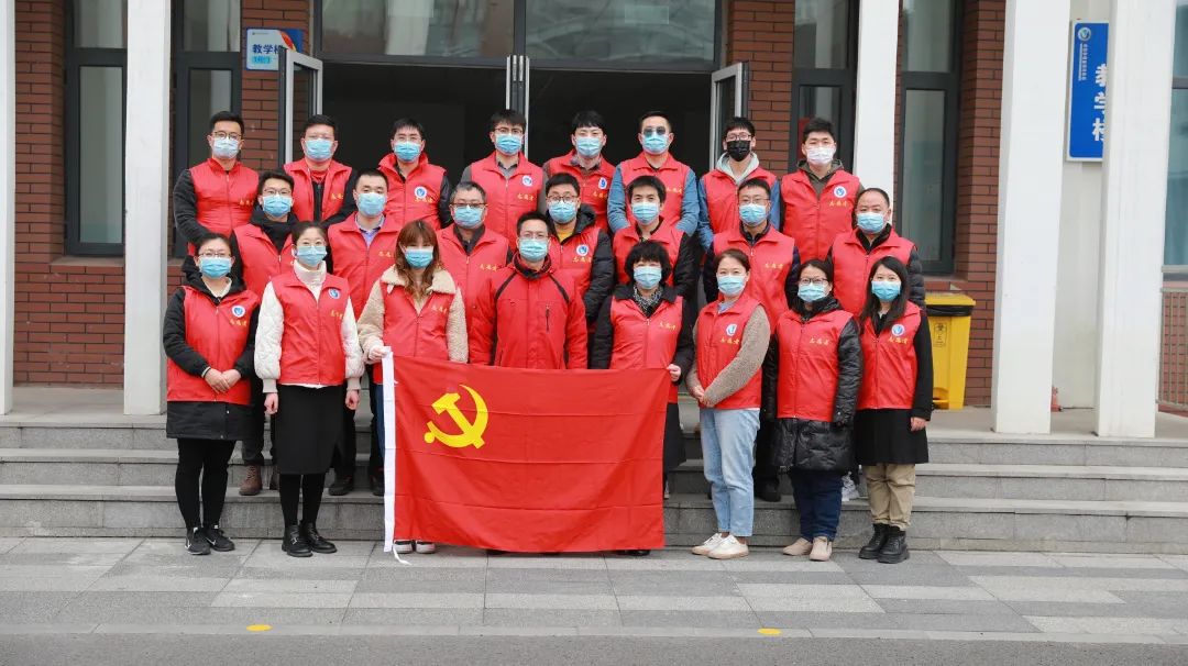 同心战疫 共克时艰——首批入驻全封闭式校园党员干部侧记（一）(图1)