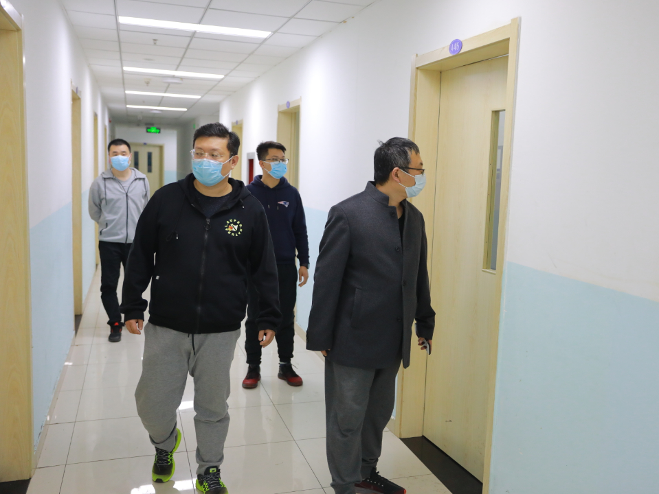 同心战疫 共克时艰——首批入驻全封闭式校园党员干部侧记（一）(图5)