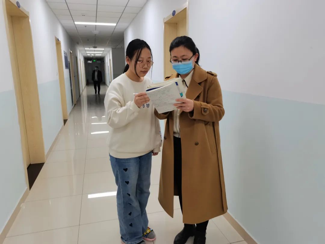 同心战疫 共克时艰——首批入驻全封闭式校园党员干部侧记（一）(图7)