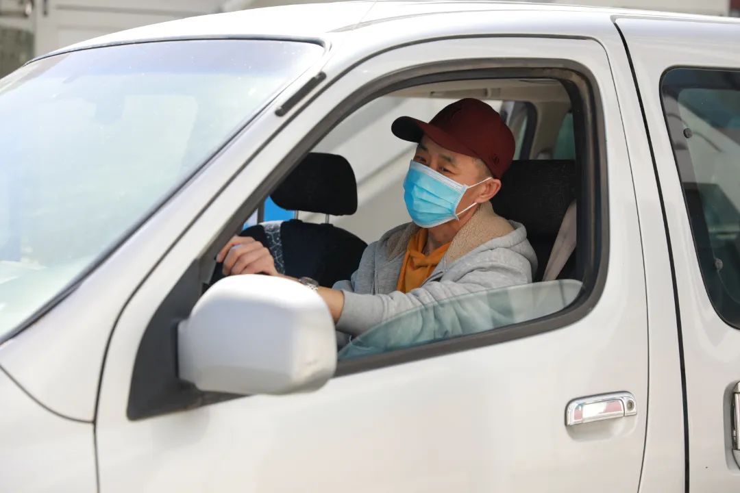 隔离不隔情 关怀暖人心——首批入驻全封闭式校园党员干部侧记（二）(图6)