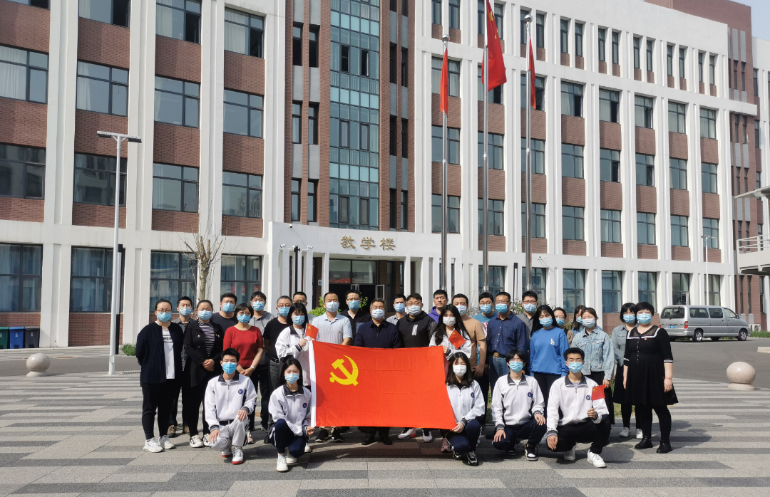 凝心聚力强化思想引领 特色思政坚定抗疫决心——入驻全封闭式校园党员干部侧记（五）(图1)