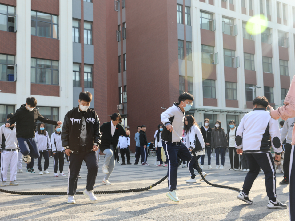 最美丽的坚守，最暖心的服务——入驻全封闭式校园党员干部侧记（四）(图2)