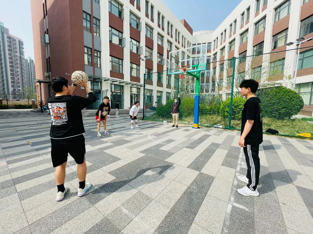 凝心聚力强化思想引领 特色思政坚定抗疫决心——入驻全封闭式校园党员干部侧记（五）(图4)