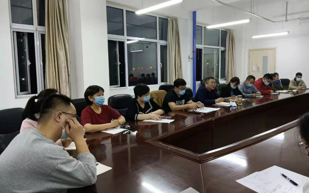 筑牢疫情防线 传递爱心温情——入住全封闭式校园党员干部侧记（六）(图1)