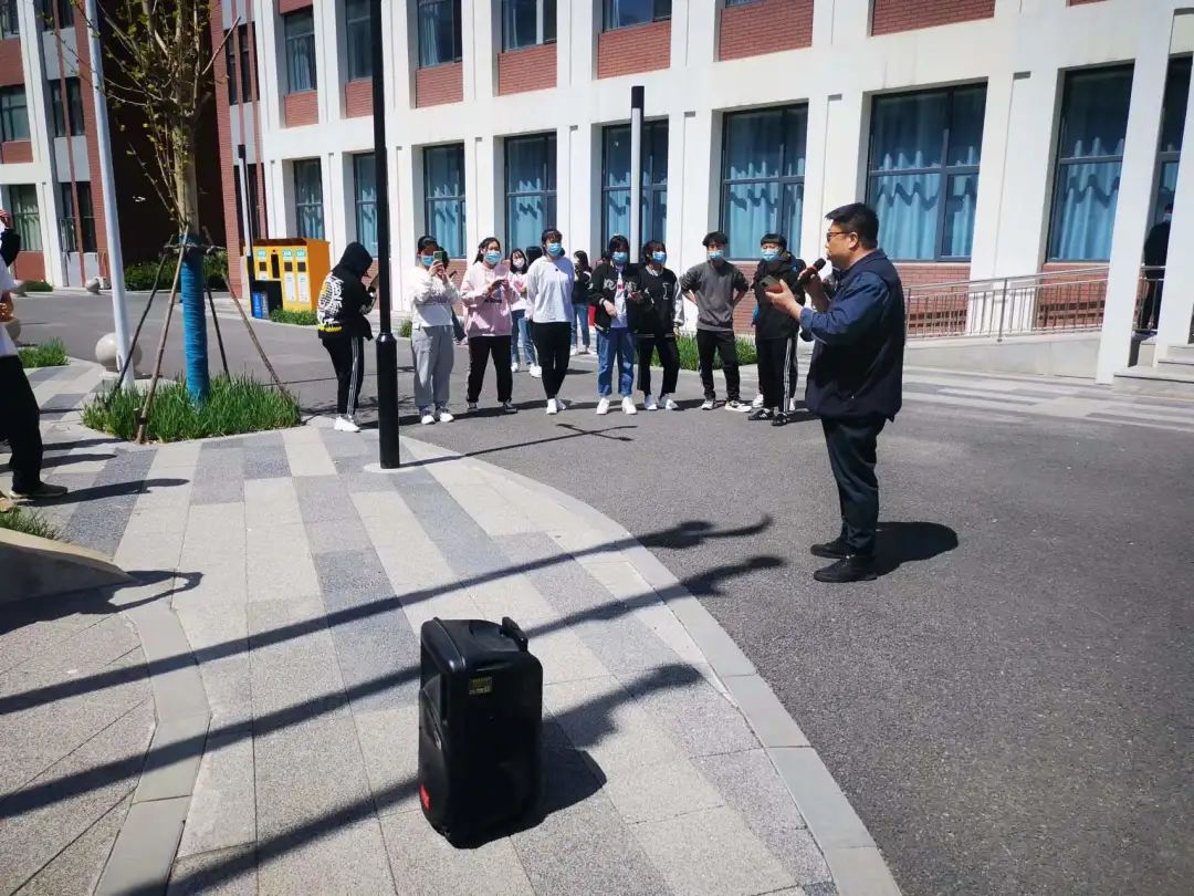 封闭管理保安全 课余活动暖心间——入驻全封闭式校园党员干部侧记（七）(图8)