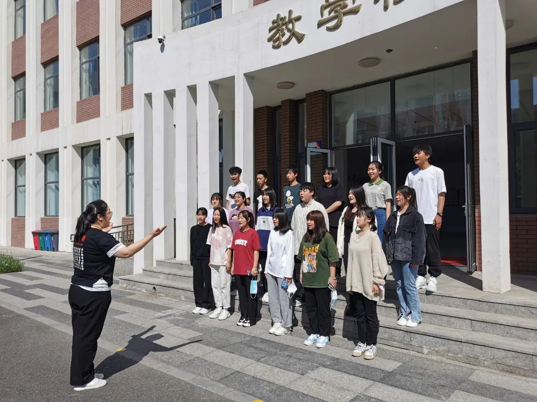 封闭管理保安全 课余活动暖心间——入驻全封闭式校园党员干部侧记（七）(图2)