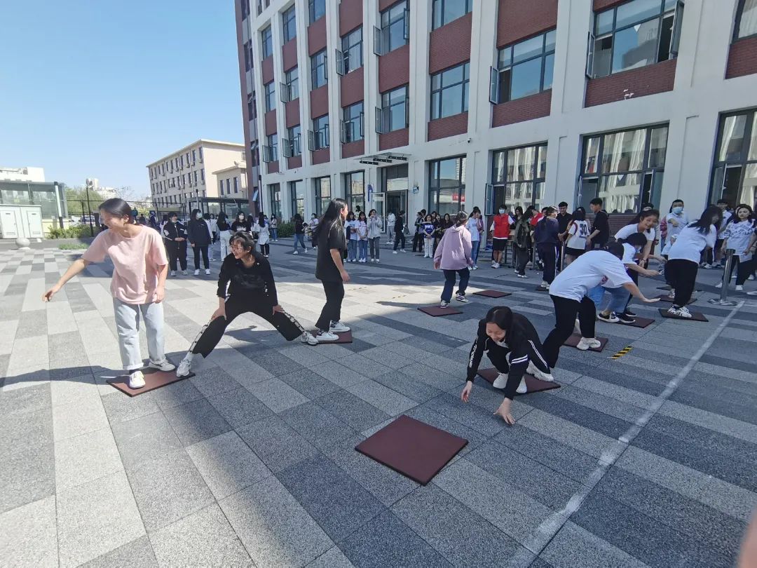 封闭管理保安全 课余活动暖心间——入驻全封闭式校园党员干部侧记（七）(图7)