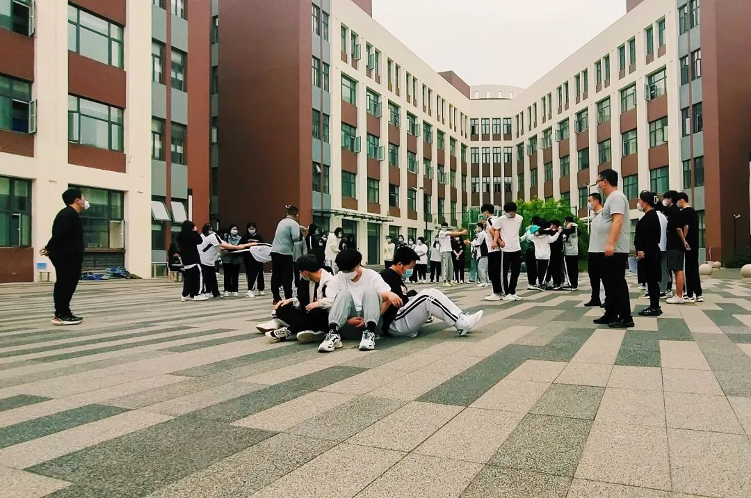 缤纷素拓 绽放青春——入驻全封闭式校园党员干部侧记（八）(图1)