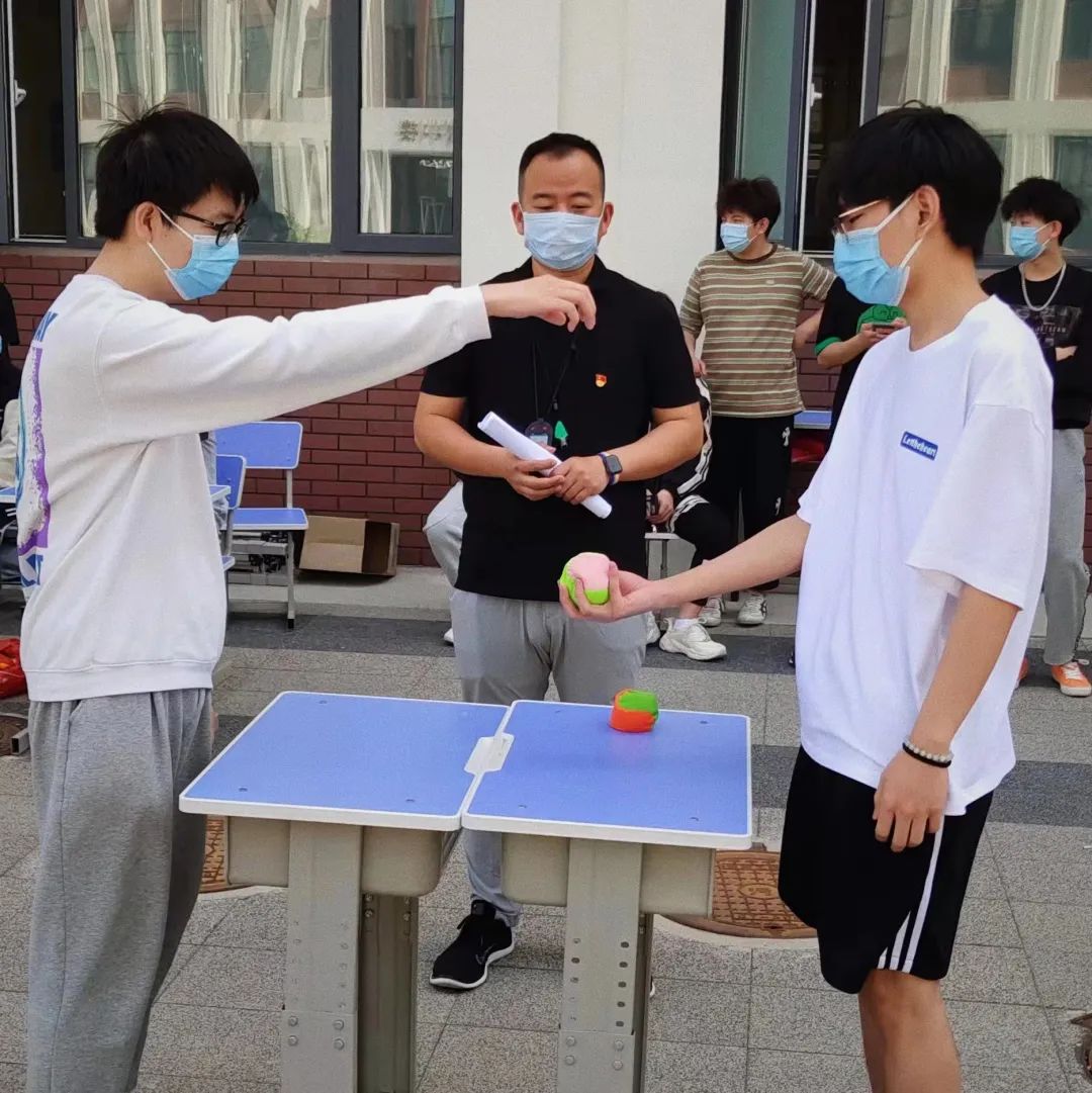 缤纷素拓 绽放青春——入驻全封闭式校园党员干部侧记（八）(图2)