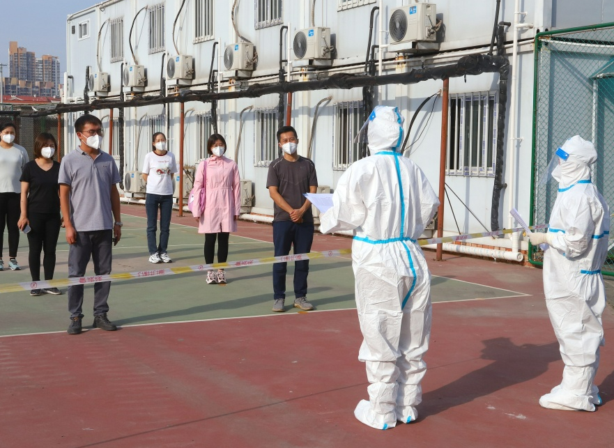 学校开展疫情防控应急处置实战演练(图1)