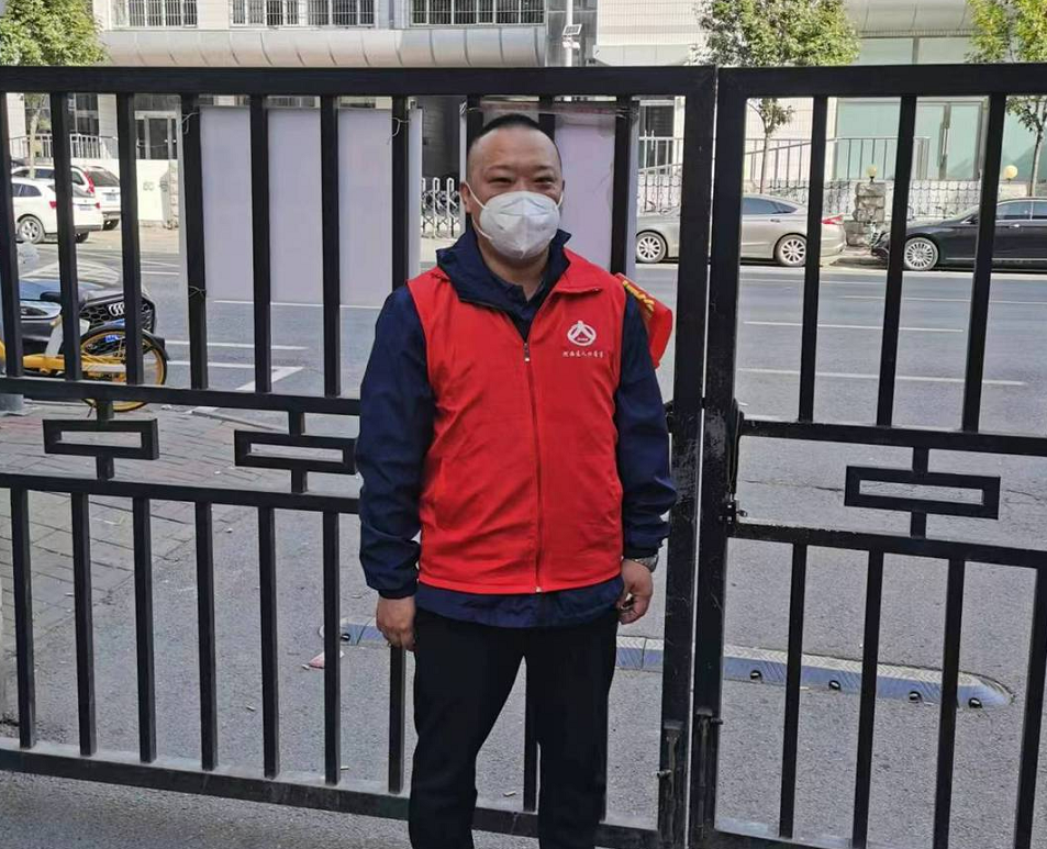 闻令而动 逆向出征——致敬学校战“疫”志愿者(图1)