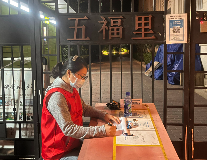 闻令而动 逆向出征——致敬学校战“疫”志愿者(图3)