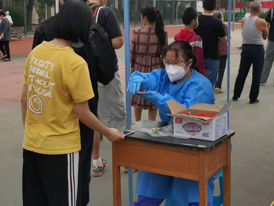 闻令而动 逆向出征——致敬学校战“疫”志愿者(图5)