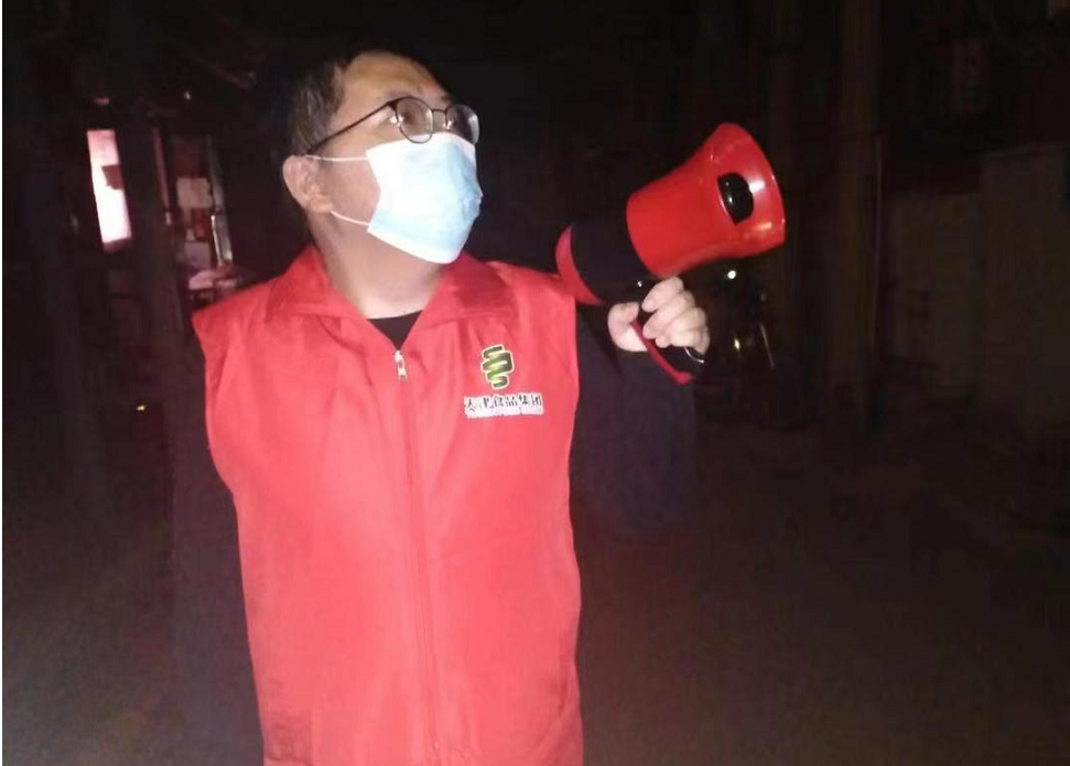 闻令而动 逆向出征——致敬学校战“疫”志愿者(图8)