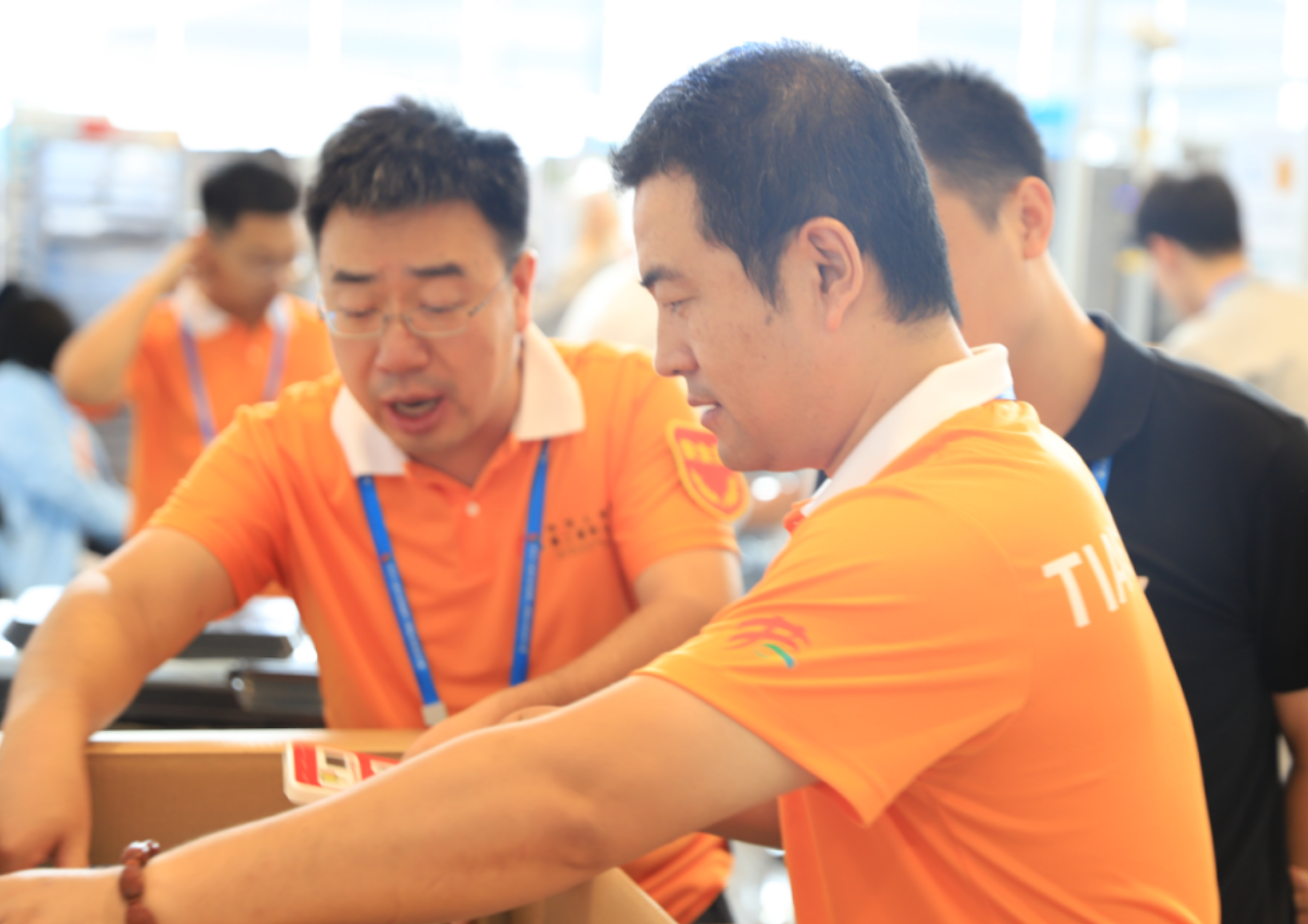 无私奉献 聚力攻坚——学校全力做好全国第二届职业技能大赛保障工作(图4)