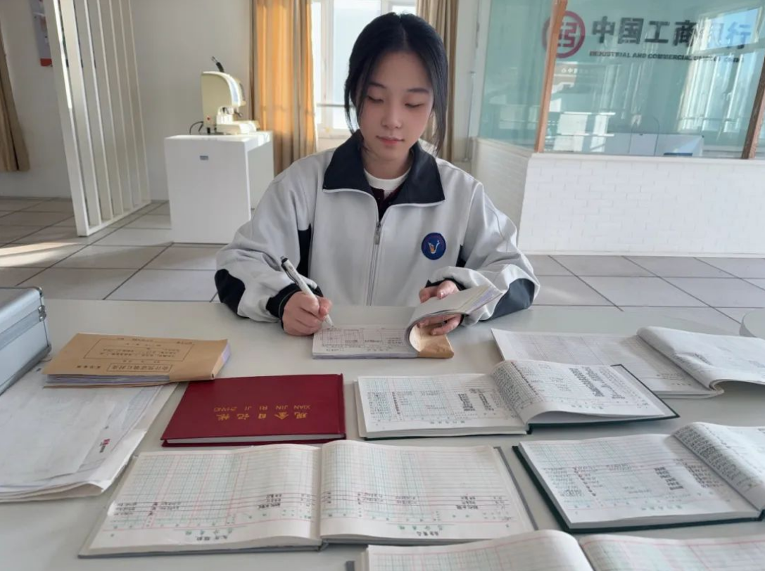 【榜样·领航】青春因奋斗而精彩——记2023—2024学年中等职业教育国家奖学金获得者 崔雨欣(图1)