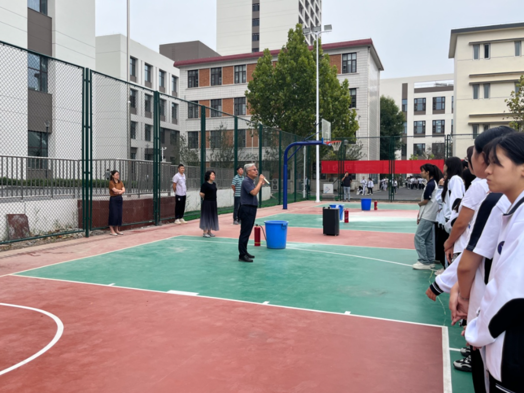 学校组织开展火灾应急逃生疏散演练(图1)